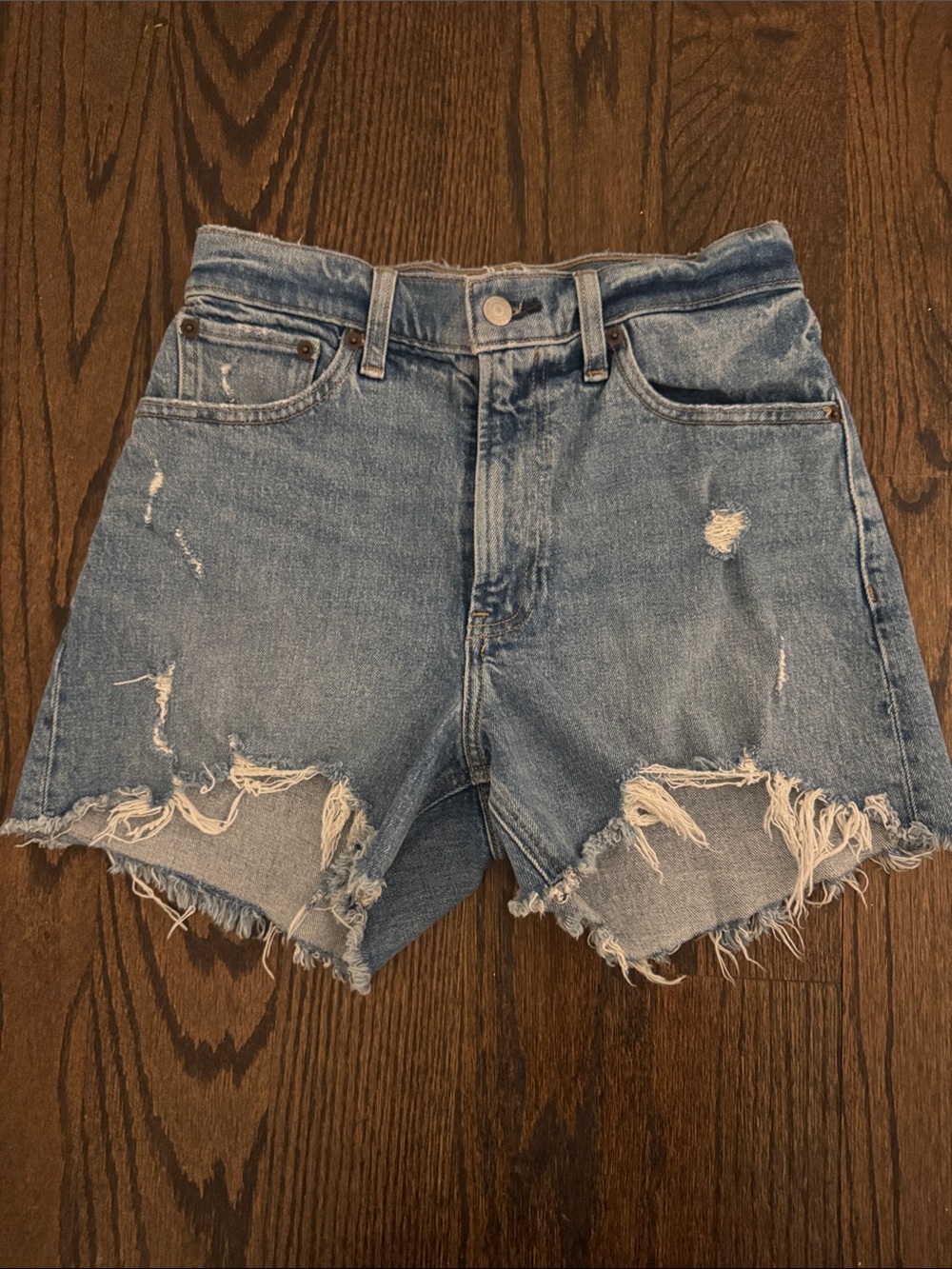 Abercrombie & Fitch Cuve Love High Rise 4” mom short size 26